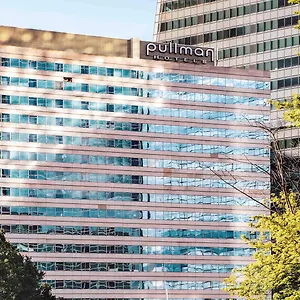 Pullman Paris La Defense מלון