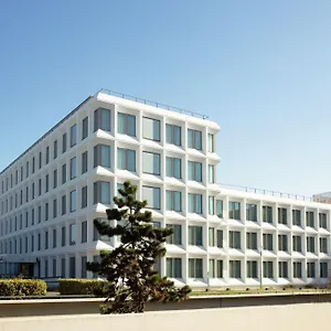 Hilton Garden Paris Orly Airport מלון